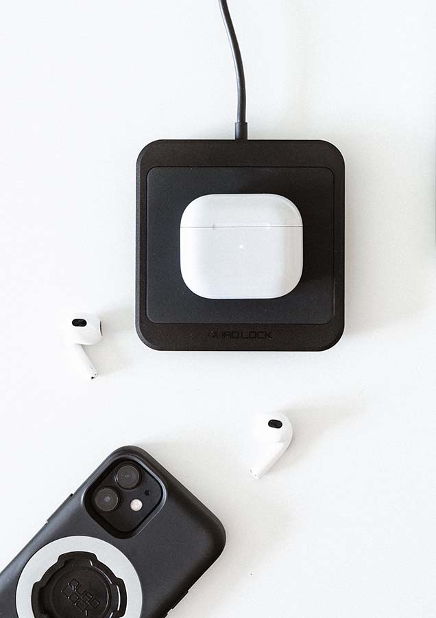 Quad Lock MAG Charge Pad with Apple Air Pods