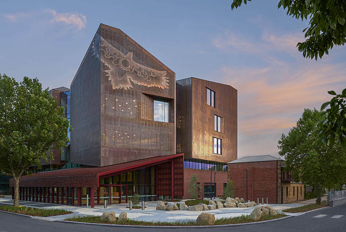 The exterior of the Bendigo Law Courts features Bunjil who soars across the perforated copper façade