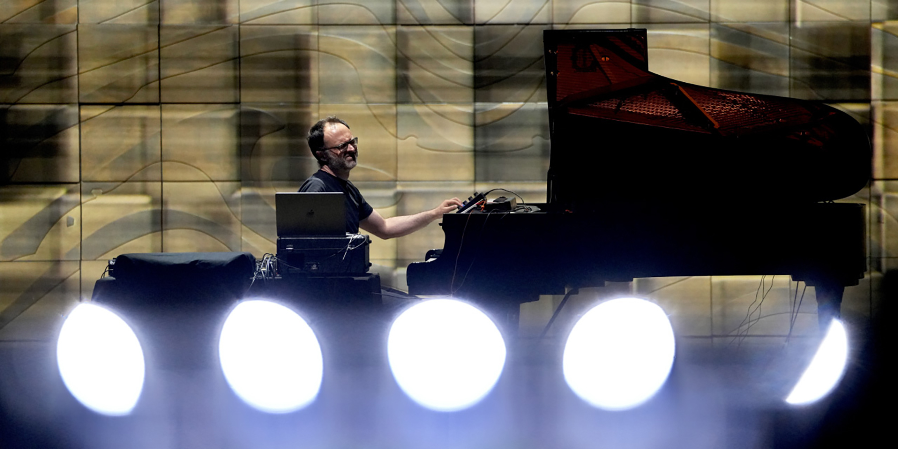 Immersive A/V performance MRC