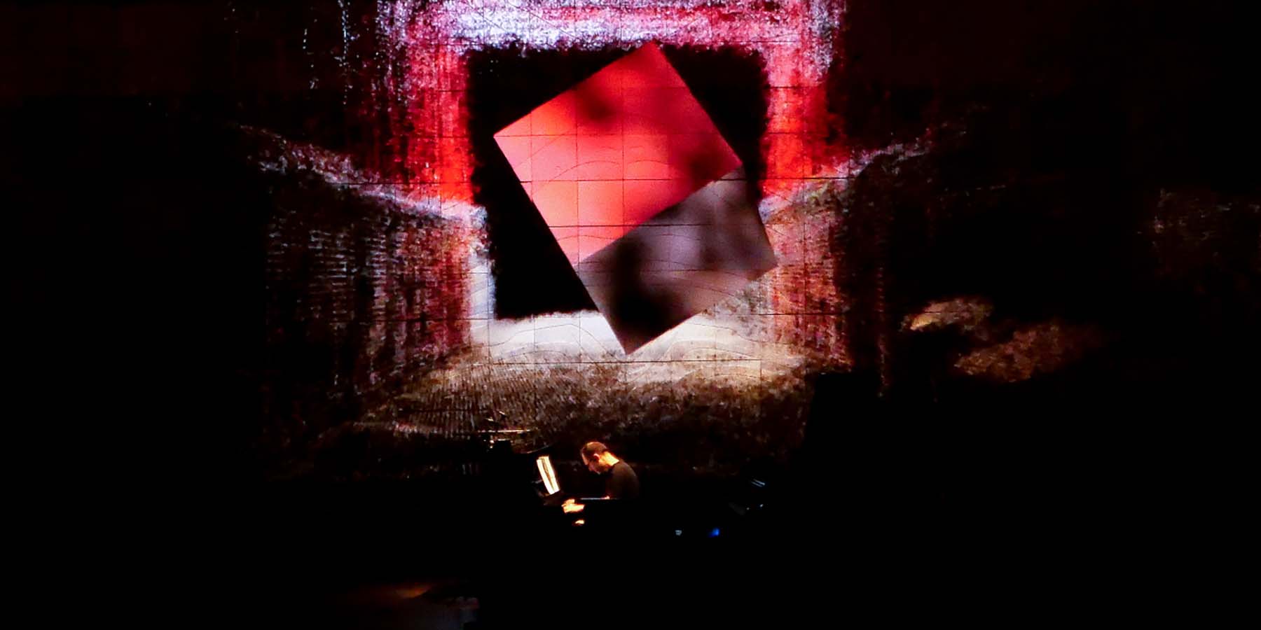 Luke Howard performing within an immersive digital experience at Melbourne Recital Centre.