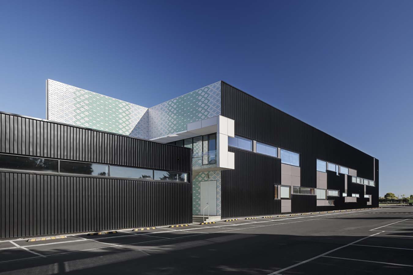 View of Penleigh and Essendon Grammar School (PEGS) Gymnasium east facade. Photo by John Gollings